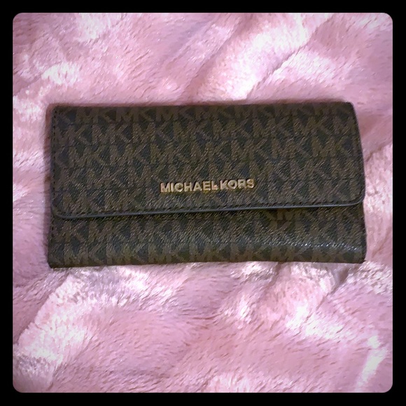 Michael Kors Handbags - Micheal Kors Wallet